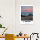 Seignosse, Frankreich – Dünenstrand in den Landes mit hohlen Beachbreaks und ausgeprägter Herbstsaison. Poster.