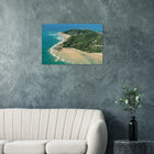 Byron Bay, Australien – Östlichster Punkt Australiens mit langen Pointbreaks und entspanntem Longboard-Flair. Kunstdruck auf Holz.
