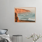 Ericeira, Portugal – World Surfing Reserve nördlich von Lissabon mit Reefbreaks wie Coxos und Ribeira d'Ilhas. Poster im Galerie-Holzrahmen.