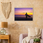 Montañita, Ecuador – Pazifik-Surferdorf an der Ruta del Sol mit rechtem Pointbreak und Backpacker-Szene. Poster im Galerie-Holzrahmen.