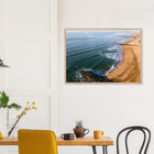 Capbreton, Frankreich – Hafenstadt an der französischen Atlantikküste mit Gouf-Canyon vor der Küste und kräftigen Beachbreaks. Poster im Galerie-Holzrahmen.