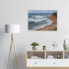 Torquay, Australien – Heimat der Bells Beach und Sitz der Surfmarken Rip Curl und Quiksilver in Victoria. Poster im Holzrahmen.