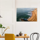 Capbreton, Frankreich – Hafenstadt an der französischen Atlantikküste mit Gouf-Canyon vor der Küste und kräftigen Beachbreaks. Kunstdruck auf Holz.