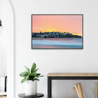 Bondi Beach, Australien – Ikonischer Stadtstrand im Osten Sydneys mit klassischem Beachbreak und Surfkultur-Geschichte. Poster im Metallrahmen.