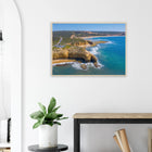 Torquay, Australien – Heimat der Bells Beach und Sitz der Surfmarken Rip Curl und Quiksilver in Victoria. Poster im Holzrahmen.