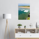 Bundoran, Irland – Atlantik-Surfspot in der Grafschaft Donegal mit Reefbreak The Peak und kaltem Wasser. Poster.