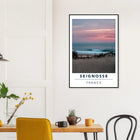 Seignosse, Frankreich – Dünenstrand in den Landes mit hohlen Beachbreaks und ausgeprägter Herbstsaison. Poster im Metallrahmen.