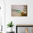 Byron Bay, Australien – Östlichster Punkt Australiens mit langen Pointbreaks und entspanntem Longboard-Flair. Poster im Holzrahmen.