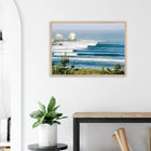 Punta de Lobos, Chile – Linker Pointbreak bei Pichilemu mit charakteristischen Felsnadeln Los Morros. Kunstdruck im Galerie-Holzrahmen auf mattem Premiumpapier.