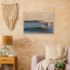 Busua, Ghana – Westafrikanisches Fischerdorf an der Goldküste mit konstantem Beachbreak und Surfschulen. Poster im Galerie-Holzrahmen.