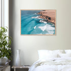 Fuerteventura, Spanien – Kanareninsel mit Vulkangestein-Reefbreaks im Norden und ganzjährig konstantem Atlantik-Swell. Poster im Galerie-Holzrahmen.