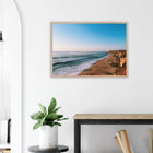 Santa Cruz, Spanien – Kanarische Hauptstadt Teneriffas mit Reefbreaks an der Nordküste wie El Confital. Poster im Galerie-Holzrahmen.