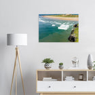 Bundoran, Irland – Atlantik-Surfspot in der Grafschaft Donegal mit Reefbreak The Peak und kaltem Wasser. Poster.