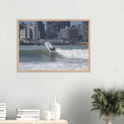 Mar del Plata, Argentinien – Atlantik-Badestadt südlich von Buenos Aires mit urbanen Beachbreaks und Pier-Wellen. Poster im Galerie-Holzrahmen.