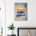 Kuta Beach, Bali (Indonesien) – Belebter Beachbreak im Süden Balis, klassischer Einsteiger-Spot mit weichen Wellen. Poster im Galerie-Holzrahmen.