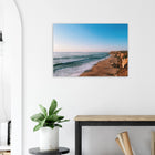 Santa Cruz, Spanien – Kanarische Hauptstadt Teneriffas mit Reefbreaks an der Nordküste wie El Confital. Poster.