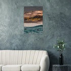 Fuerteventura, Spanien – Kanareninsel mit Vulkangestein-Reefbreaks im Norden und ganzjährig konstantem Atlantik-Swell. Kunstdruck auf Holz.