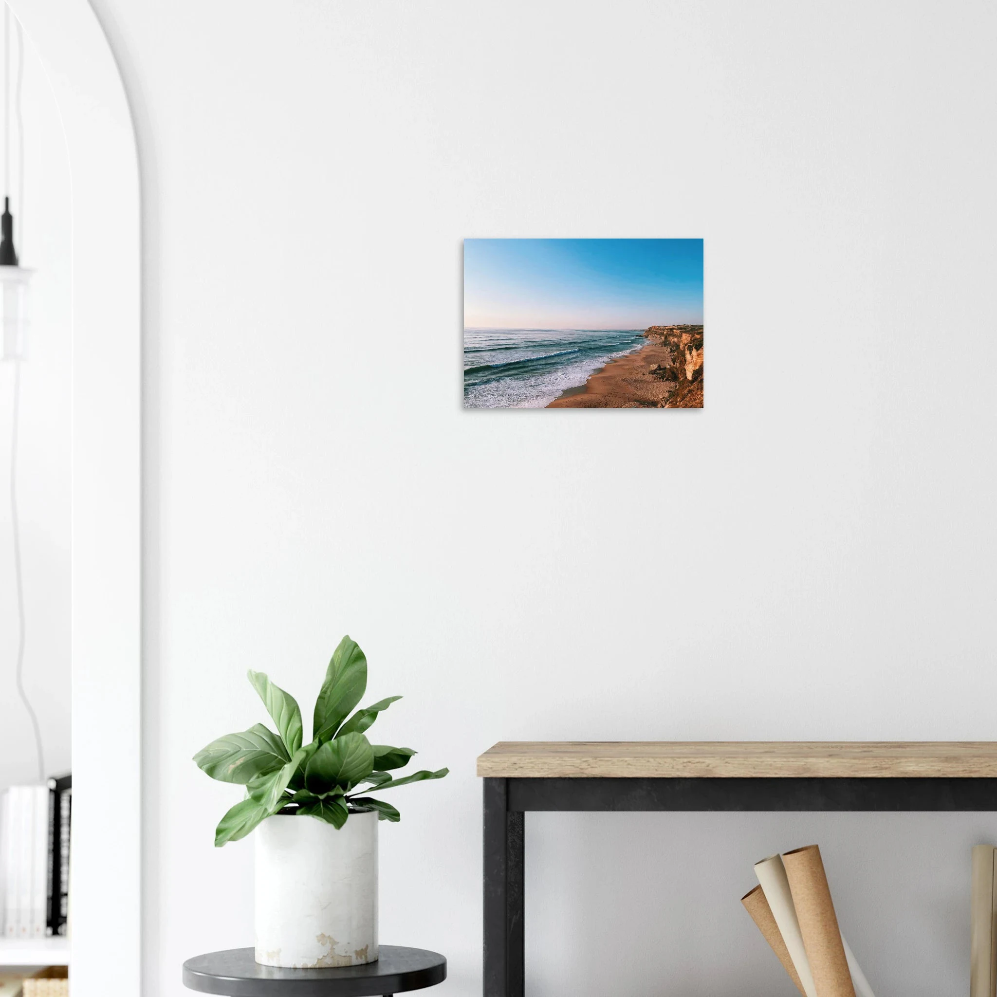 Santa Cruz, Spanien – Kanarische Hauptstadt Teneriffas mit Reefbreaks an der Nordküste wie El Confital. Poster.