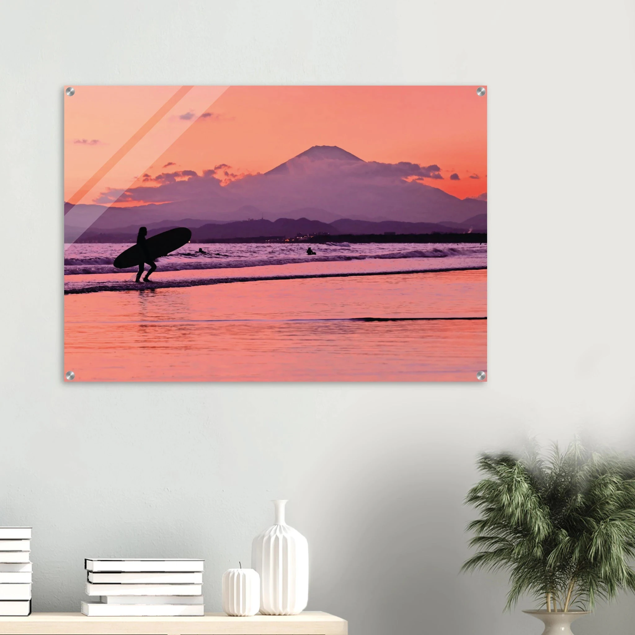 Shonan, Japan – Surfregion an der Sagami-Bucht südwestlich von Tokio, Wiege des japanischen Wellenreitens. Kunstdruck auf Acrylglas.