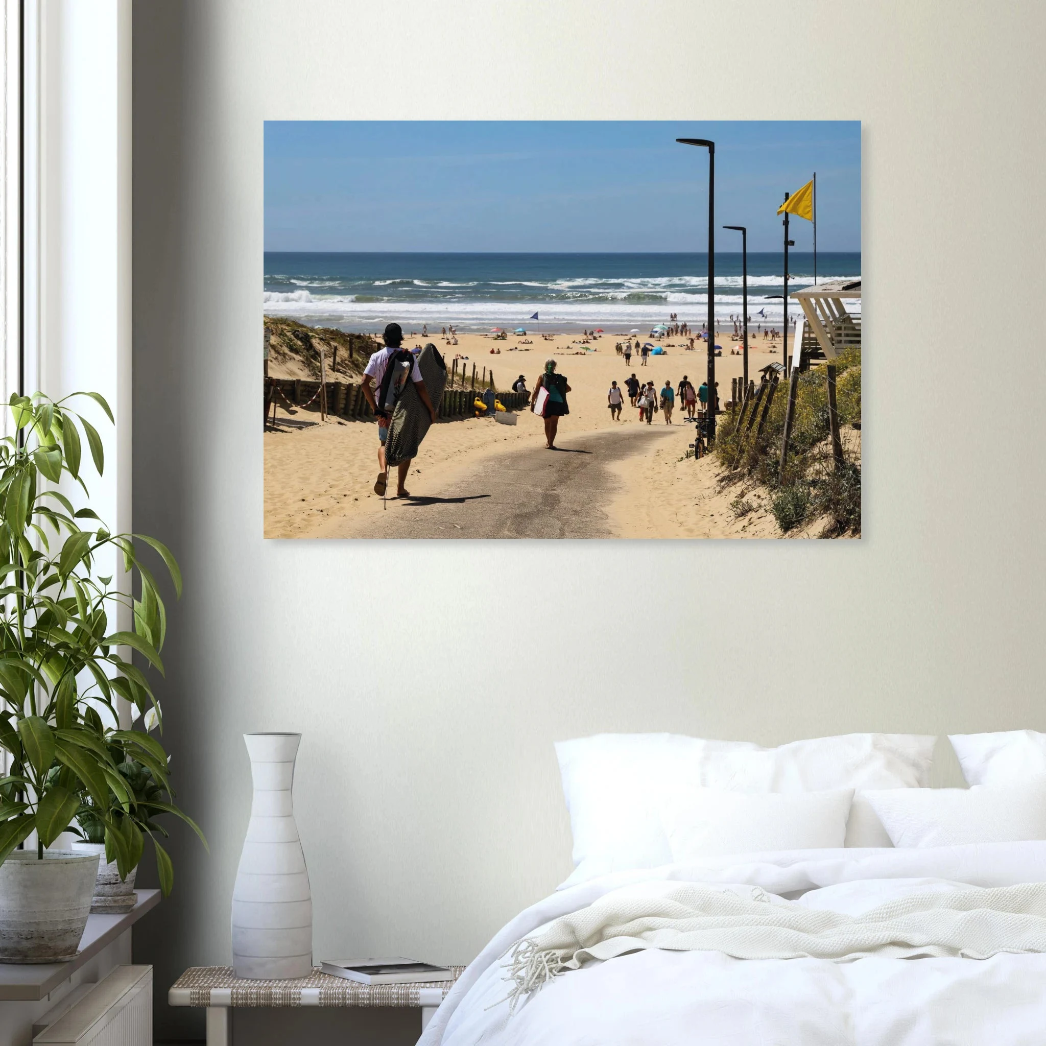 Moliets-et-Maa, Frankreich – Ruhiger Pinienwald-Strand in den Landes mit beständigem Atlantik-Swell für alle Levels. Poster.