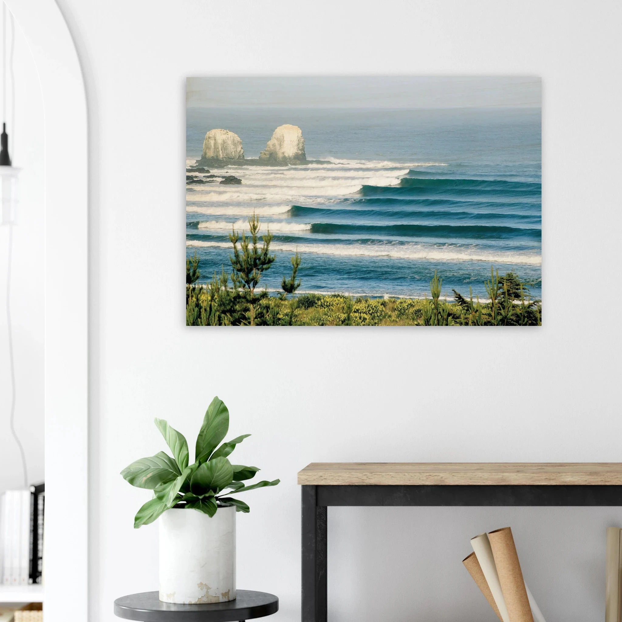 Punta de Lobos, Chile – Linker Pointbreak bei Pichilemu mit charakteristischen Felsnadeln Los Morros. Kunstdruck auf Holz.
