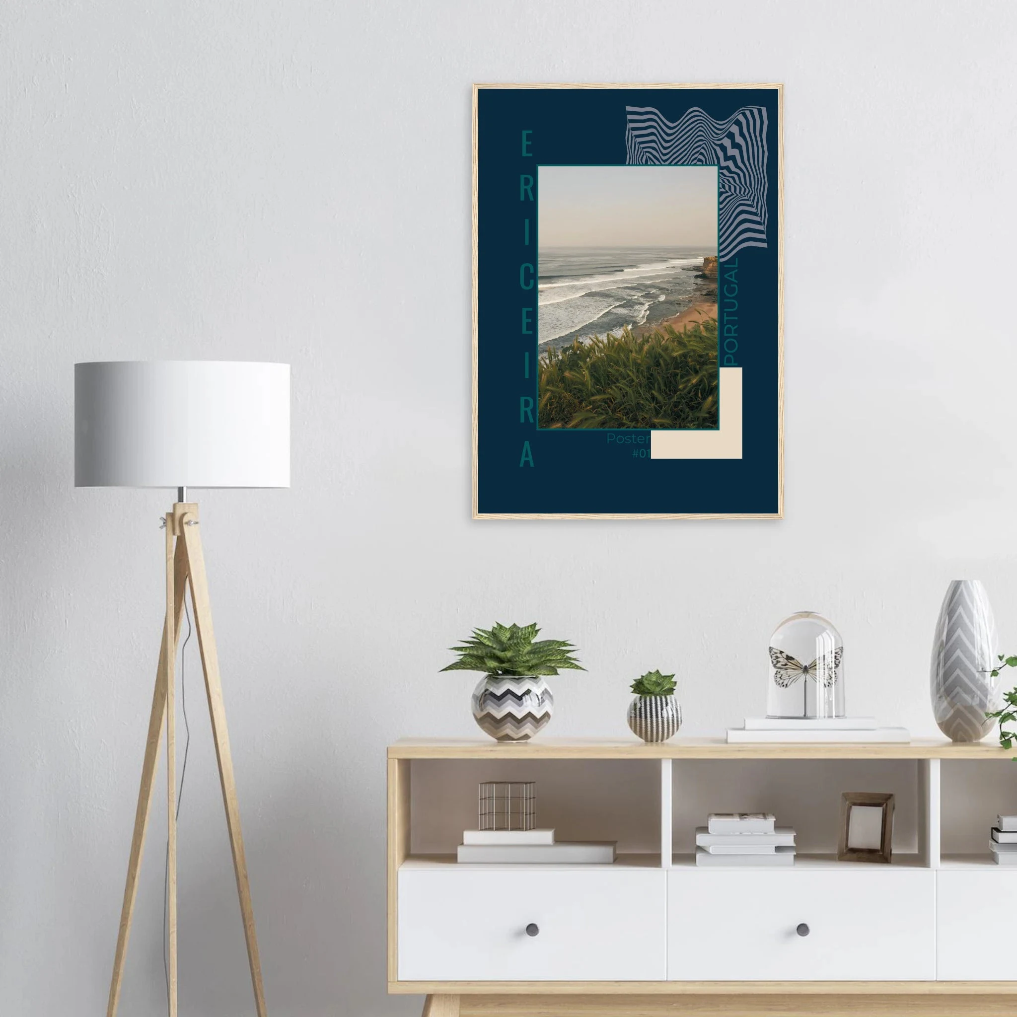 Ericeira, Portugal – World Surfing Reserve nördlich von Lissabon mit Reefbreaks wie Coxos und Ribeira d'Ilhas. Poster im Holzrahmen.