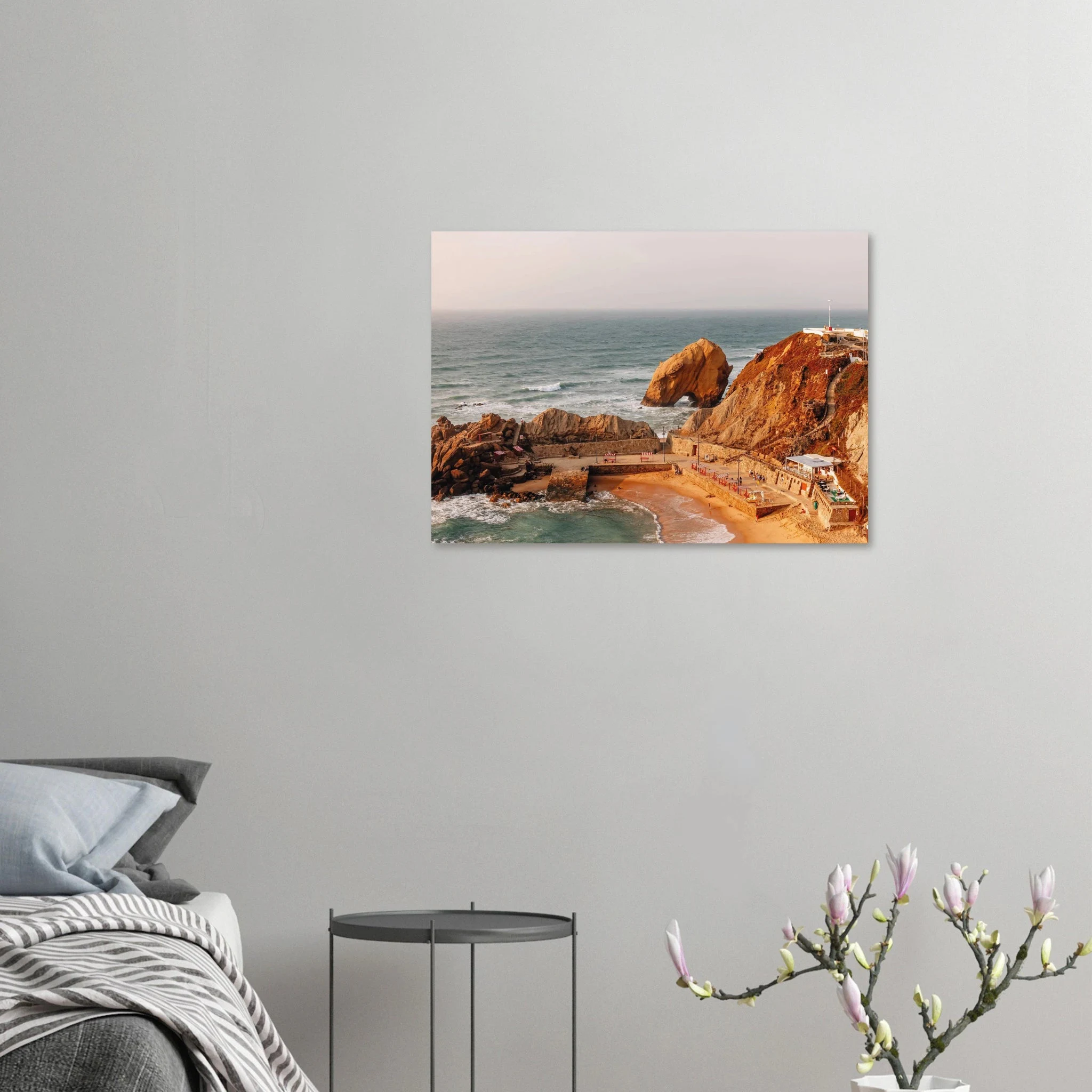 Santa Cruz, Spanien – Kanarische Hauptstadt Teneriffas mit Reefbreaks an der Nordküste wie El Confital. Poster.