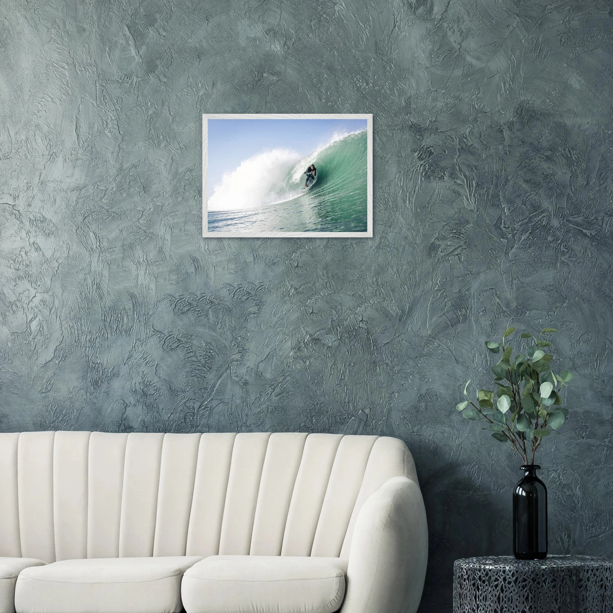 Seignosse, Frankreich – Dünenstrand in den Landes mit hohlen Beachbreaks und ausgeprägter Herbstsaison. Poster im Galerie-Holzrahmen.