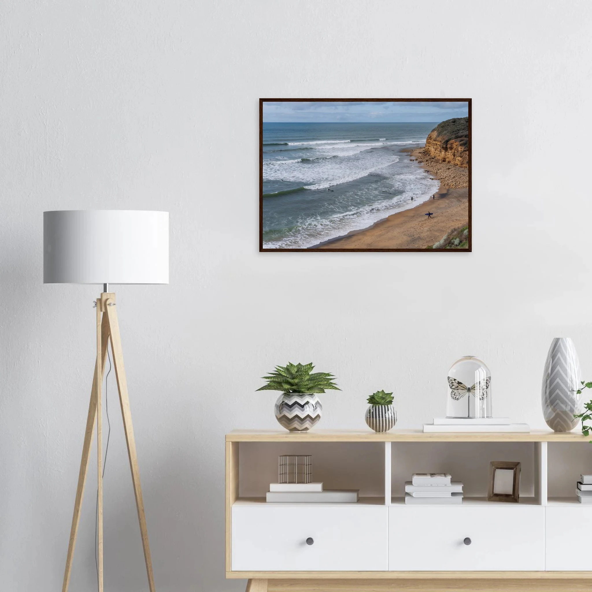 Torquay, Australien – Heimat der Bells Beach und Sitz der Surfmarken Rip Curl und Quiksilver in Victoria. Poster im Holzrahmen.