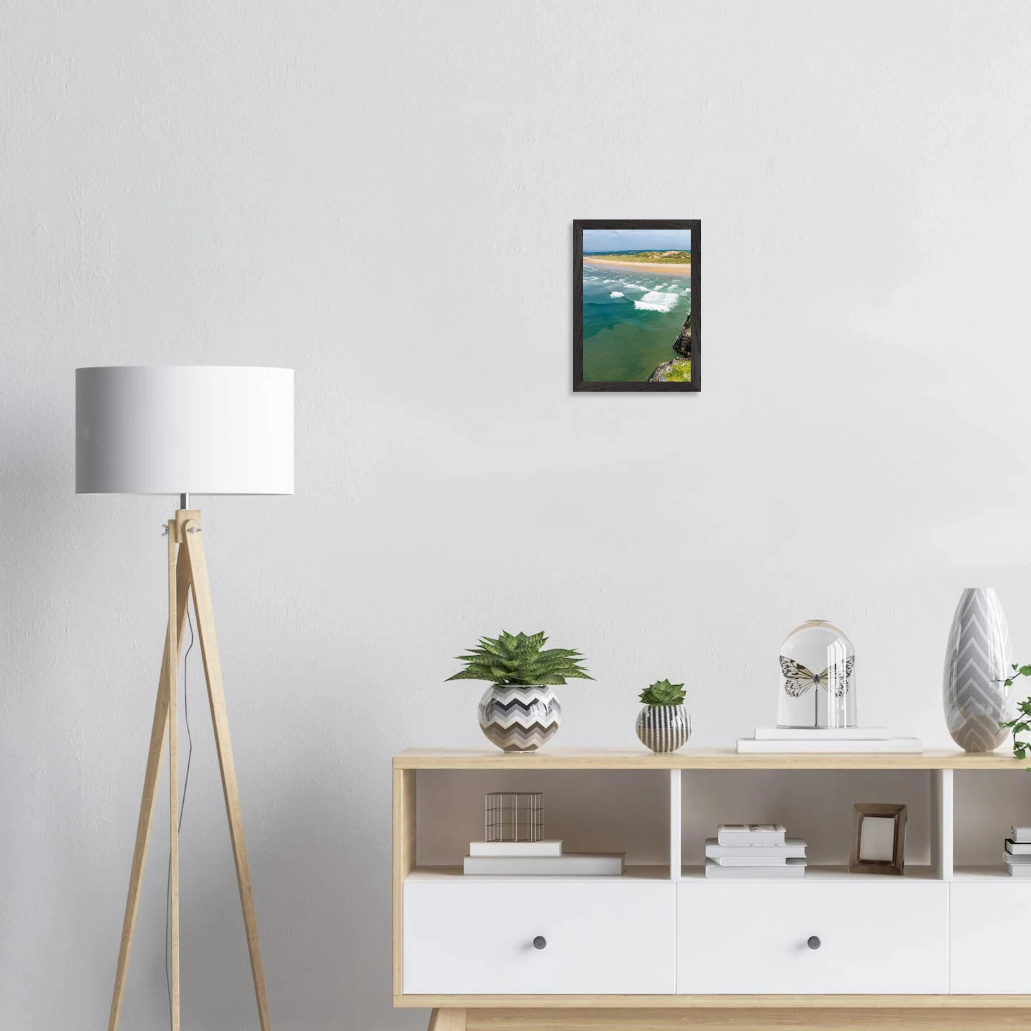 Bundoran, Irland – Atlantik-Surfspot in der Grafschaft Donegal mit Reefbreak The Peak und kaltem Wasser. Poster im Galerie-Holzrahmen.