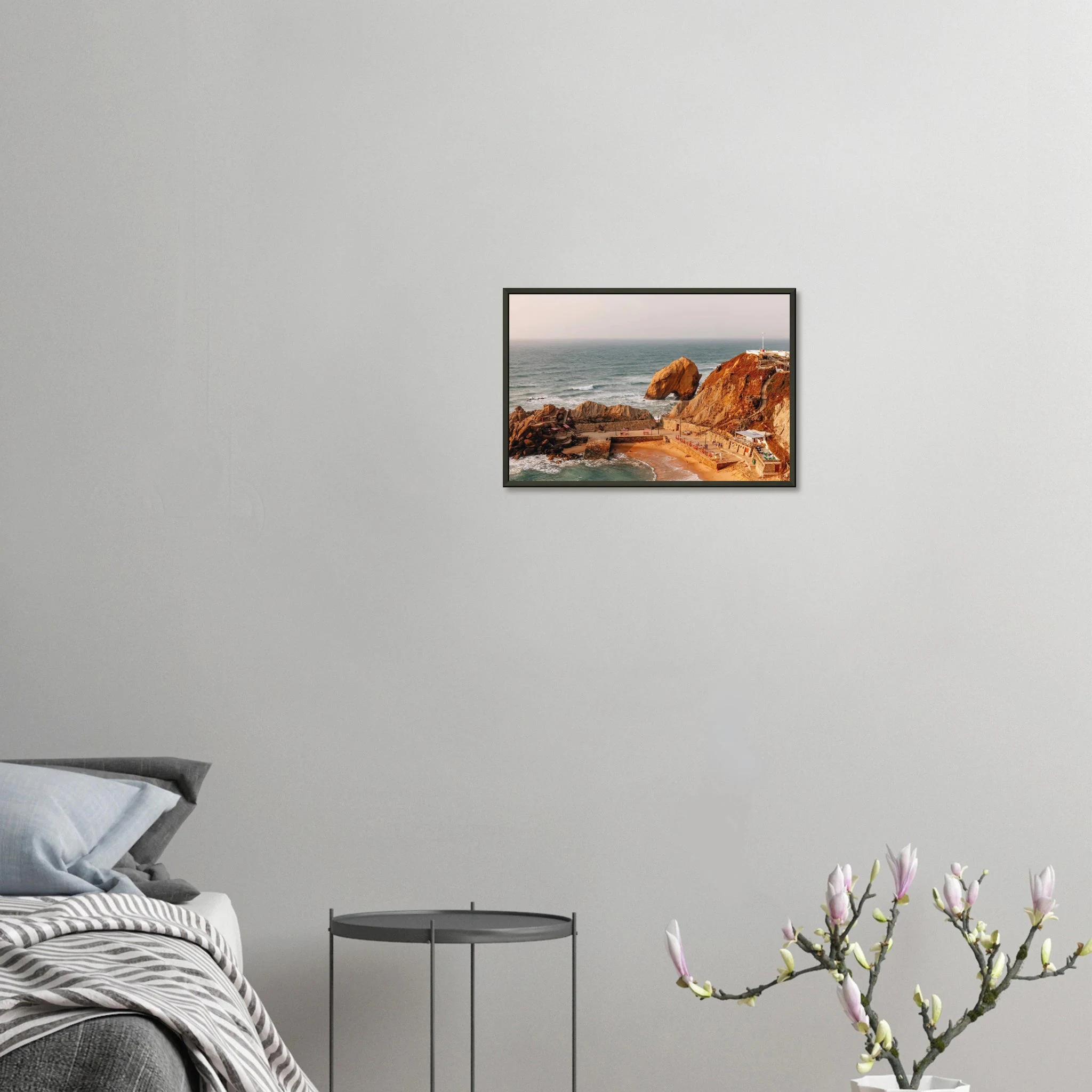 Santa Cruz, Spanien – Kanarische Hauptstadt Teneriffas mit Reefbreaks an der Nordküste wie El Confital. Poster im Metallrahmen.