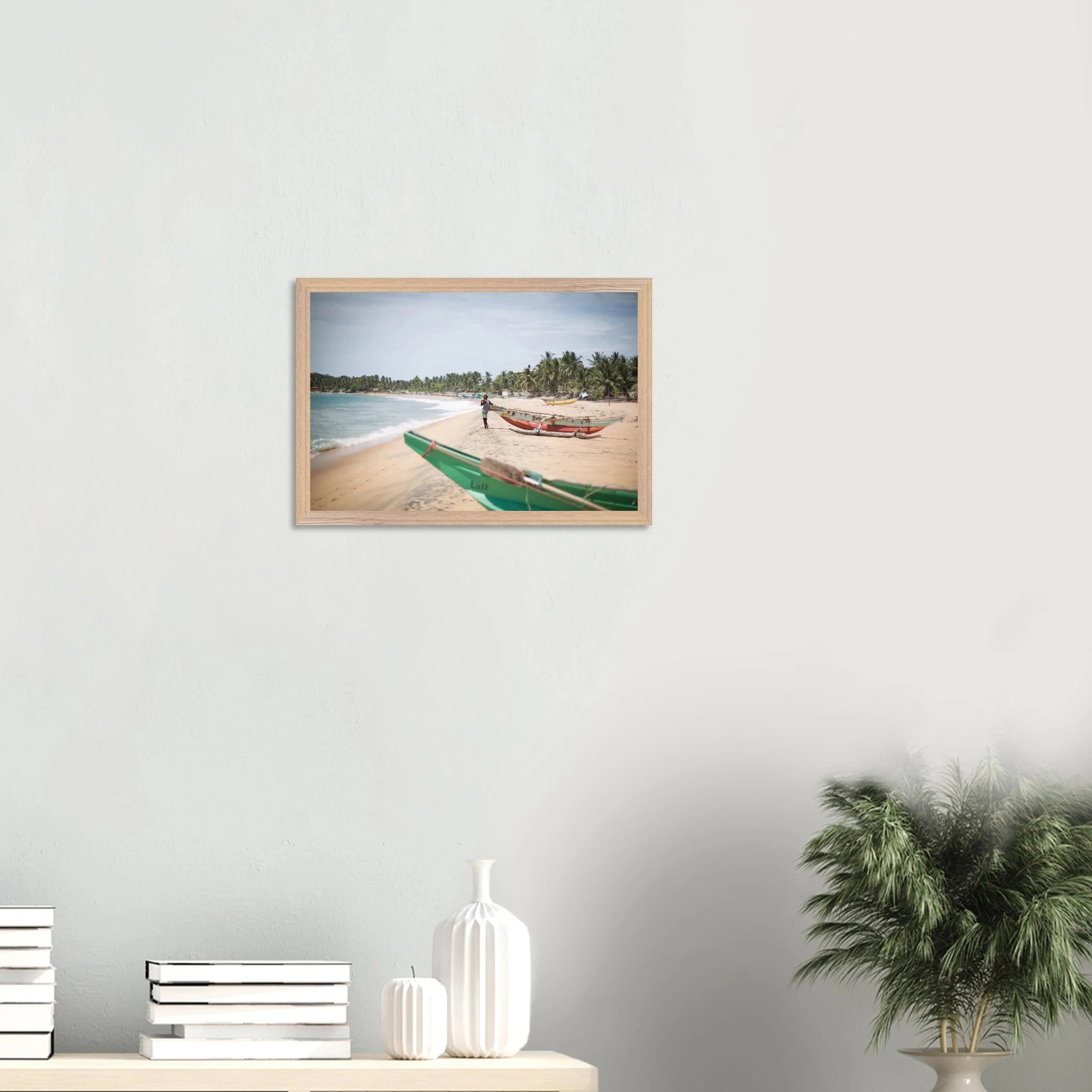 Arugam Bay, Sri Lanka – Rechter Pointbreak an der Ostküste Sri Lankas mit langer Saison von Mai bis September. Poster im Galerie-Holzrahmen.