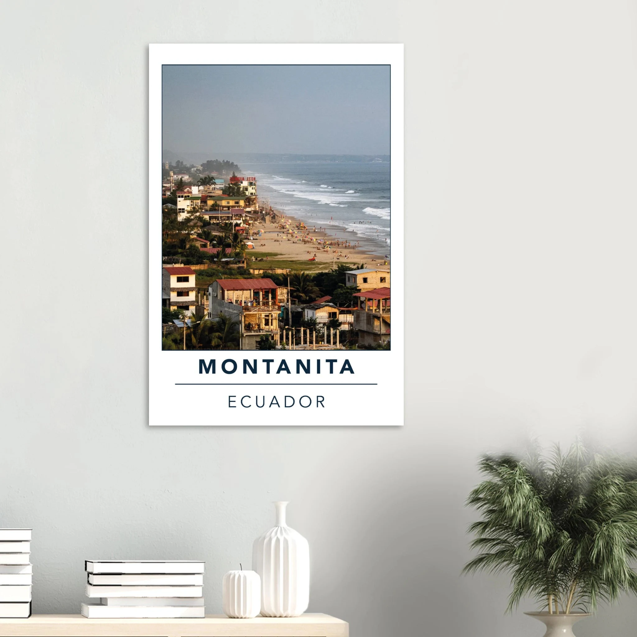 Montañita, Ecuador – Pazifik-Surferdorf an der Ruta del Sol mit rechtem Pointbreak und Backpacker-Szene. Kunstdruck auf Alu-Dibond.