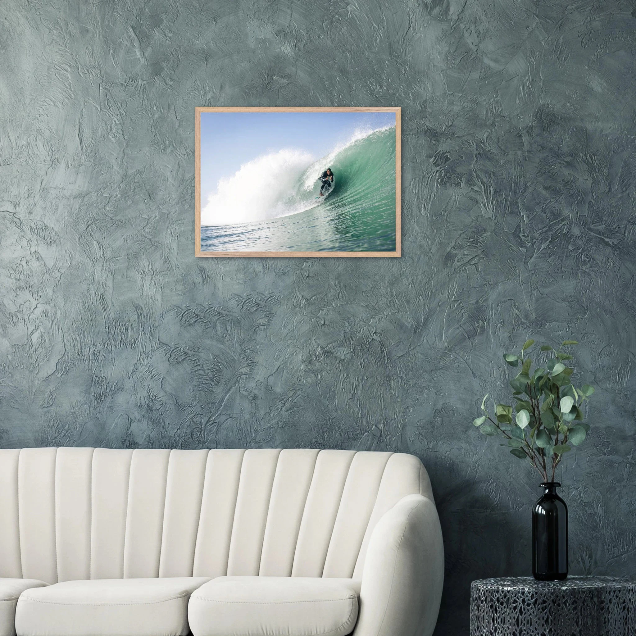 Seignosse, Frankreich – Dünenstrand in den Landes mit hohlen Beachbreaks und ausgeprägter Herbstsaison. Poster im Galerie-Holzrahmen.