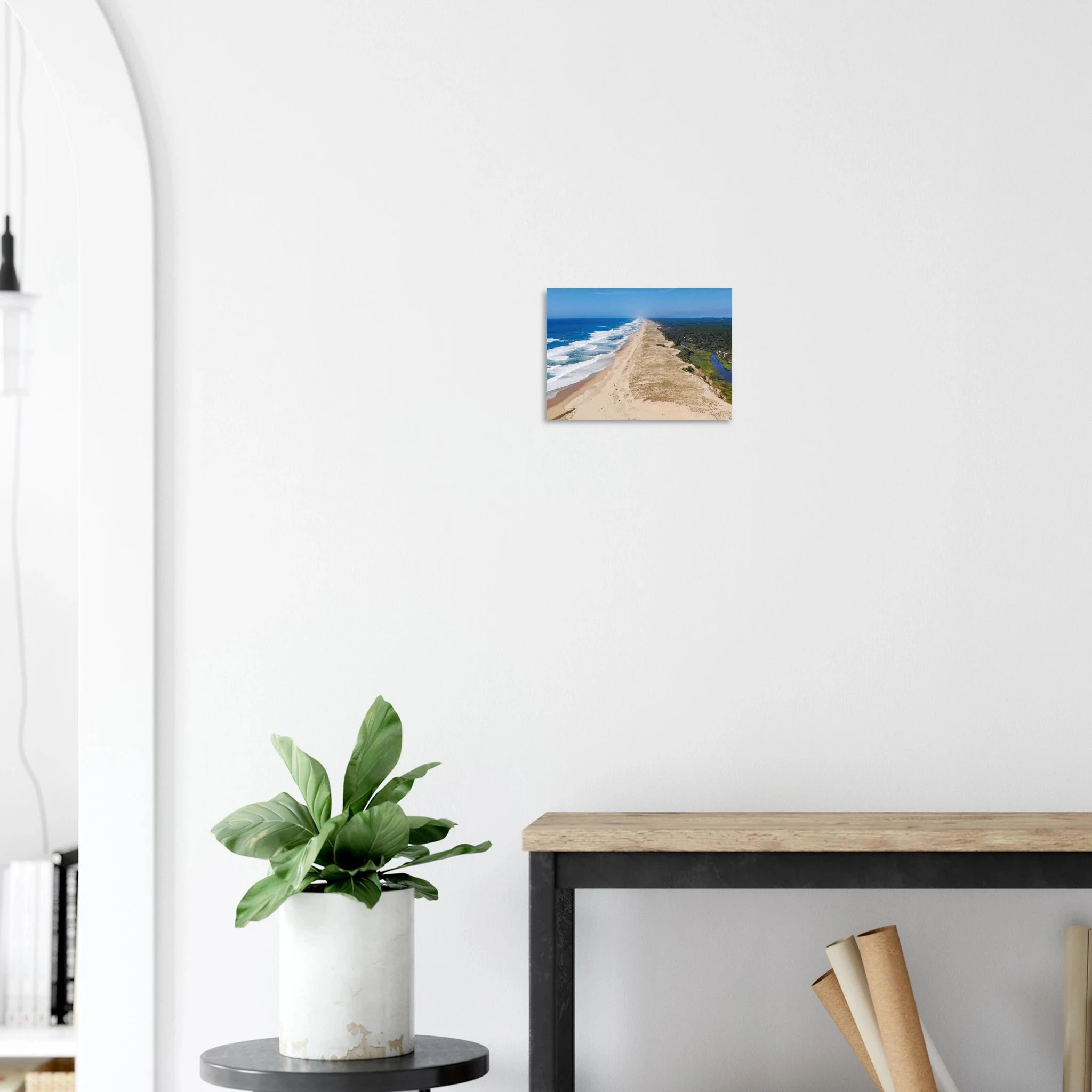 Moliets-et-Maa, Frankreich – Ruhiger Pinienwald-Strand in den Landes mit beständigem Atlantik-Swell für alle Levels. Poster.