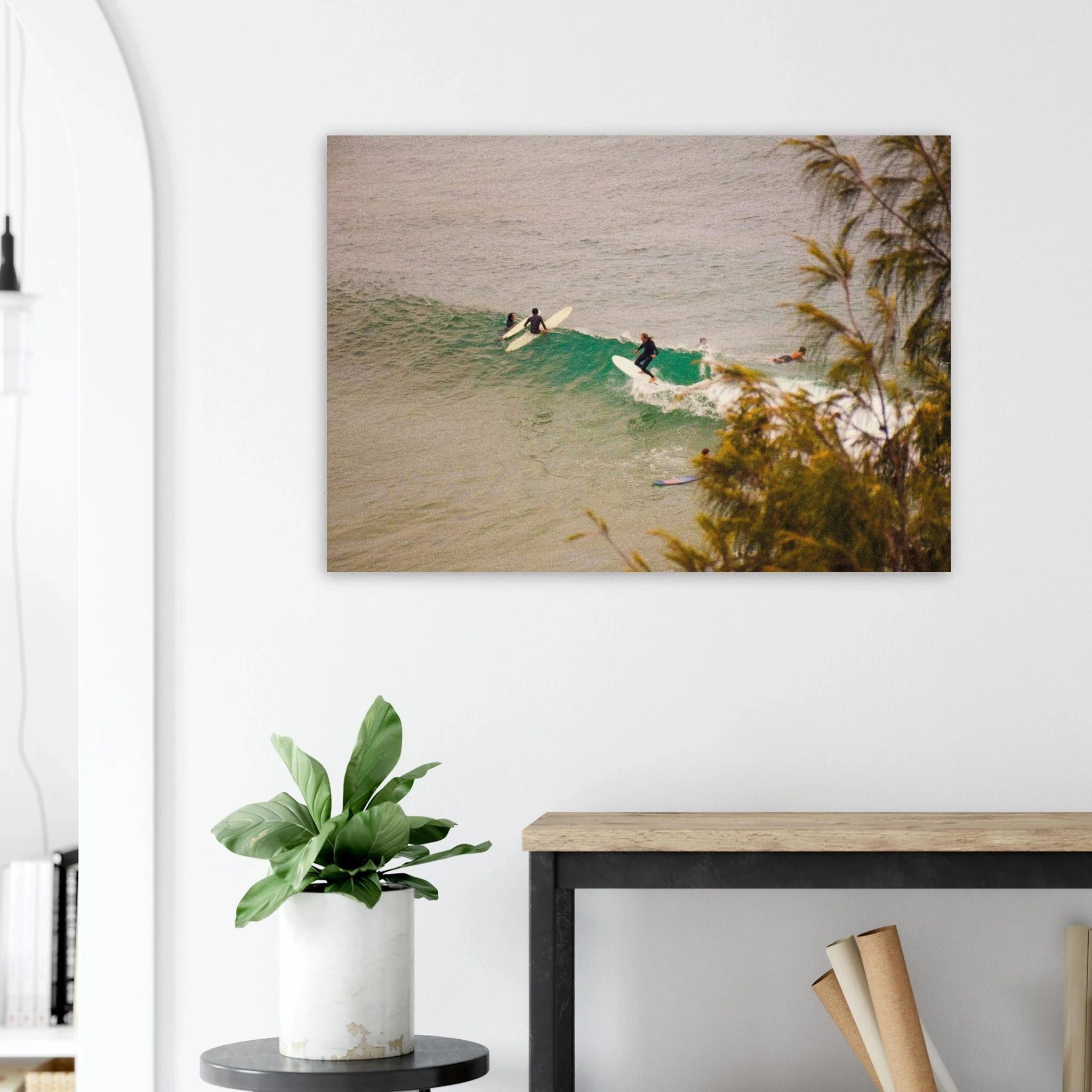 Byron Bay, Australien – Östlichster Punkt Australiens mit langen Pointbreaks und entspanntem Longboard-Flair. Kunstdruck auf Holz.