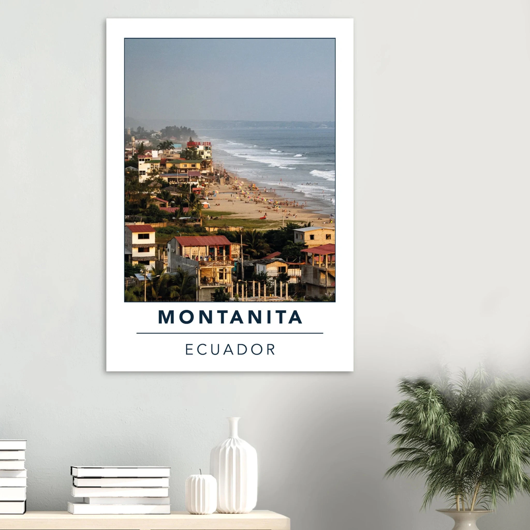 Montañita, Ecuador – Pazifik-Surferdorf an der Ruta del Sol mit rechtem Pointbreak und Backpacker-Szene. Kunstdruck auf Alu-Dibond.