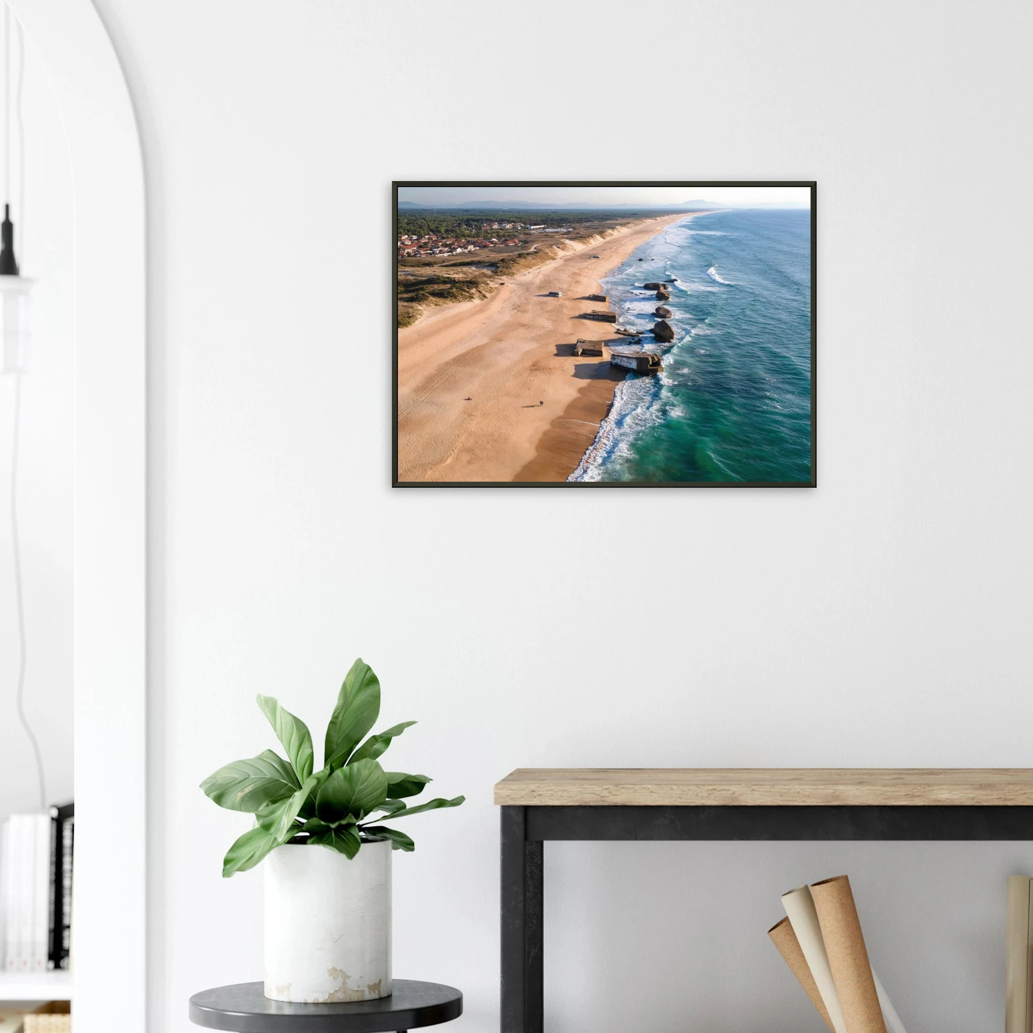 Capbreton, Frankreich – Hafenstadt an der französischen Atlantikküste mit Gouf-Canyon vor der Küste und kräftigen Beachbreaks. Poster im Metallrahmen.