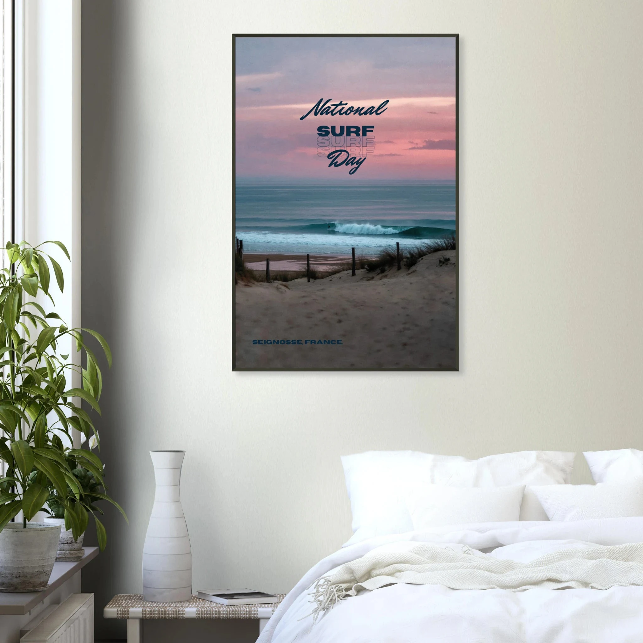 Seignosse, Frankreich – Dünenstrand in den Landes mit hohlen Beachbreaks und ausgeprägter Herbstsaison. Poster im Metallrahmen.