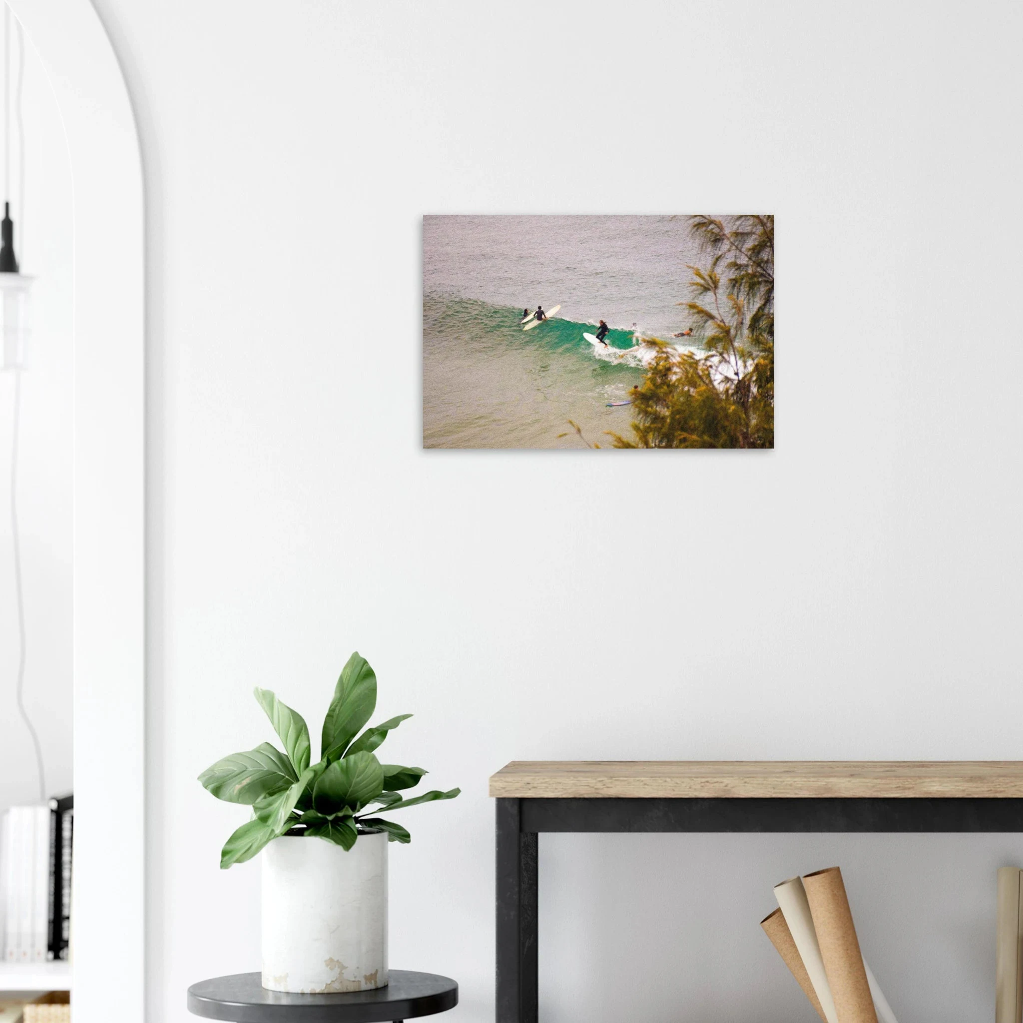 Byron Bay, Australien – Östlichster Punkt Australiens mit langen Pointbreaks und entspanntem Longboard-Flair. Poster.