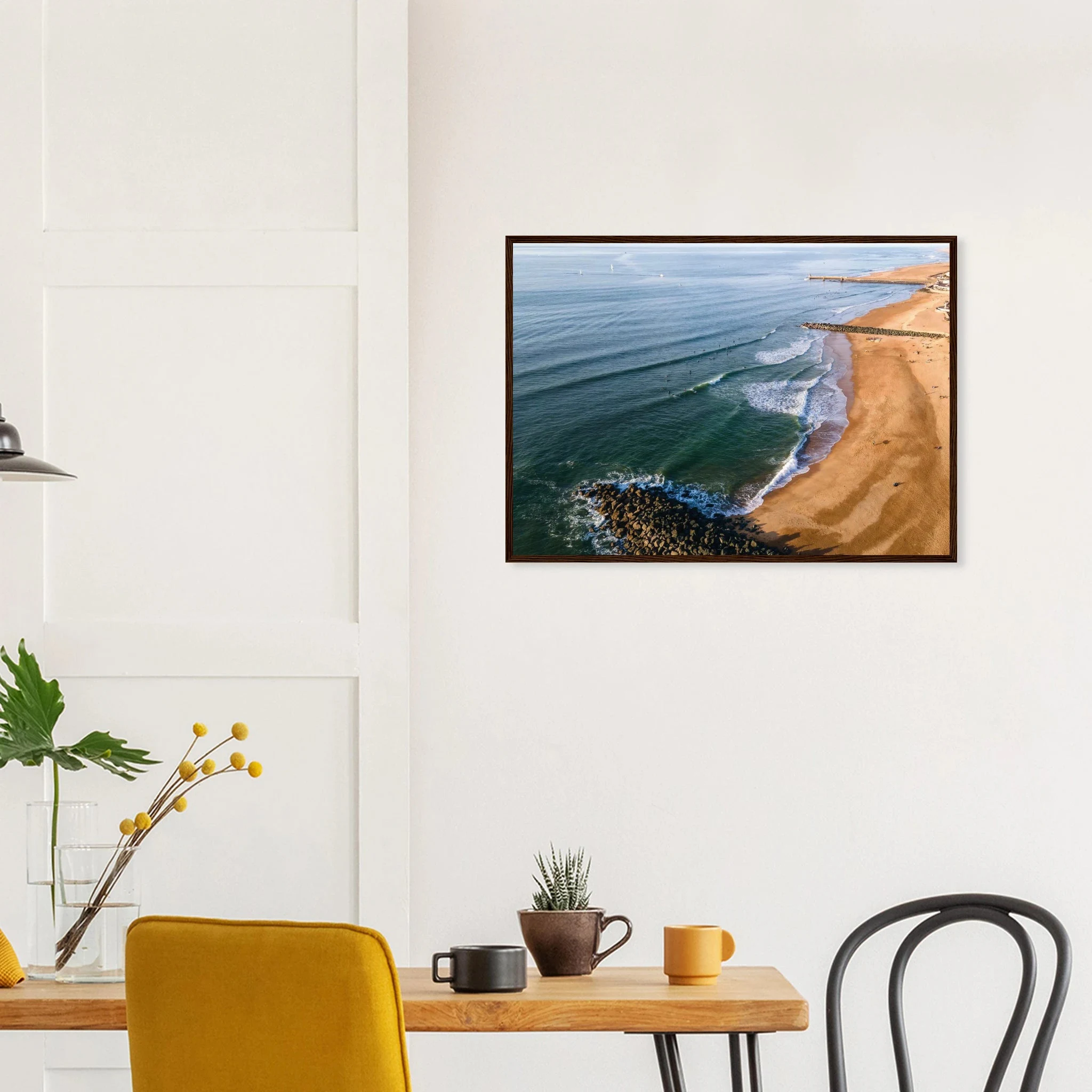 Capbreton, Frankreich – Hafenstadt an der französischen Atlantikküste mit Gouf-Canyon vor der Küste und kräftigen Beachbreaks. Poster im Holzrahmen.