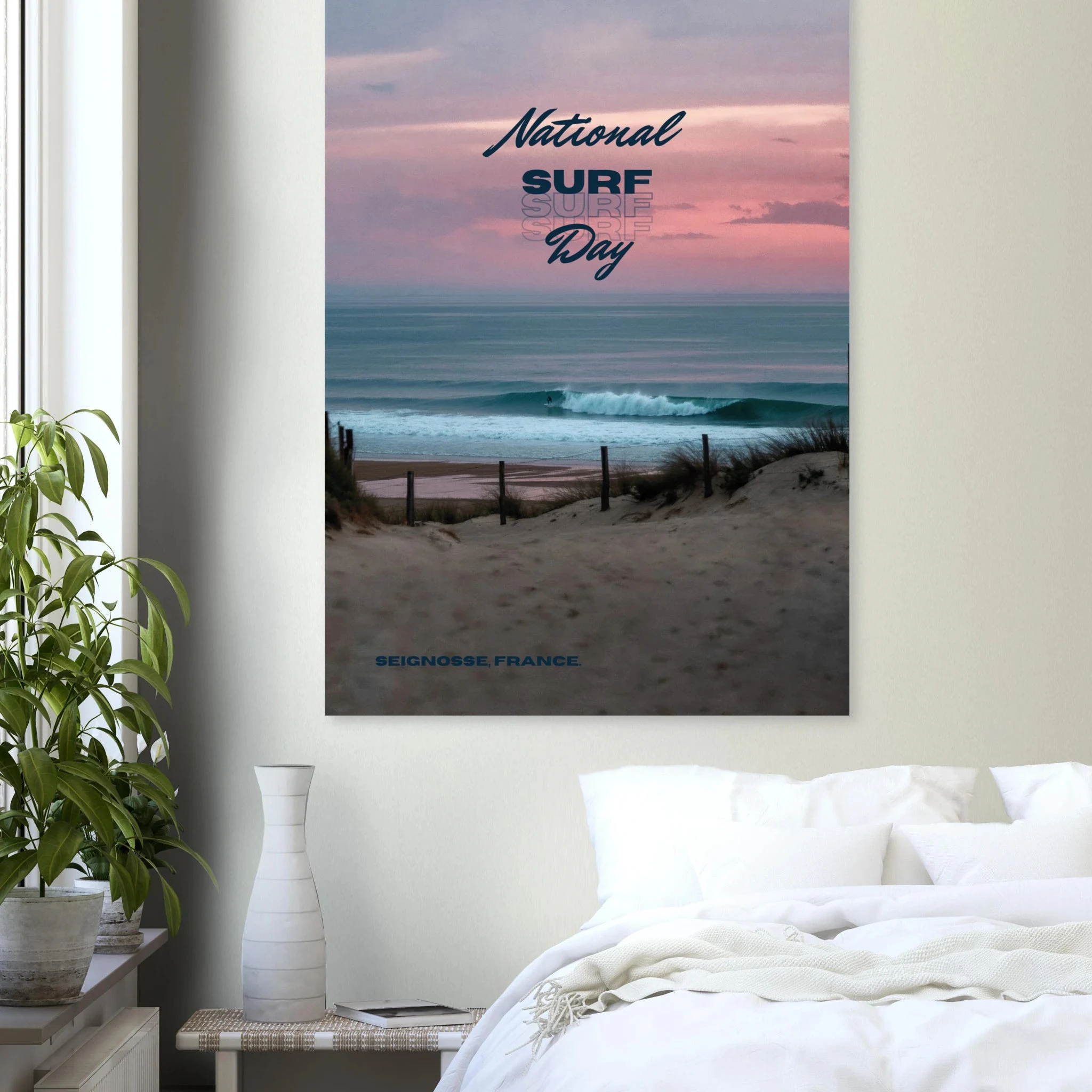 Seignosse, Frankreich – Dünenstrand in den Landes mit hohlen Beachbreaks und ausgeprägter Herbstsaison. Poster.