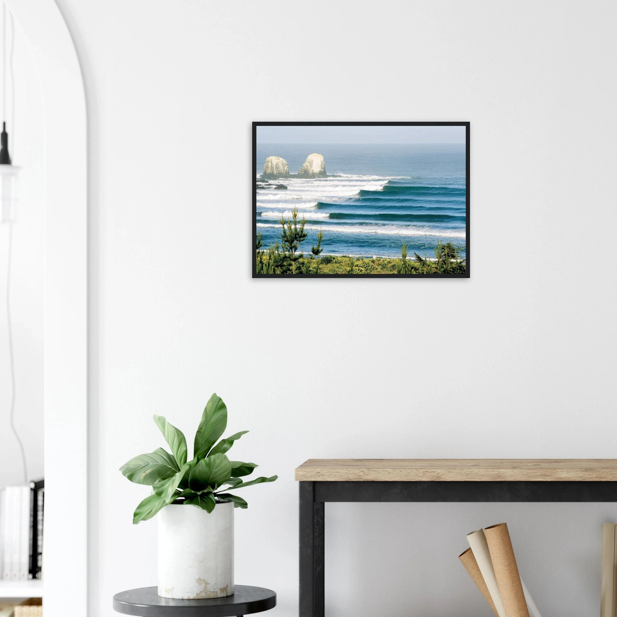 Punta de Lobos, Chile – Linker Pointbreak bei Pichilemu mit charakteristischen Felsnadeln Los Morros. Poster im Holzrahmen.
