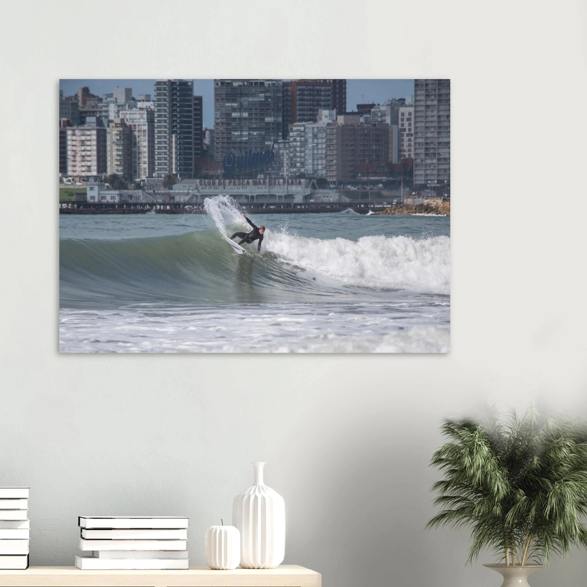Mar del Plata, Argentinien – Atlantik-Badestadt südlich von Buenos Aires mit urbanen Beachbreaks und Pier-Wellen. Kunstdruck auf Alu-Dibond.
