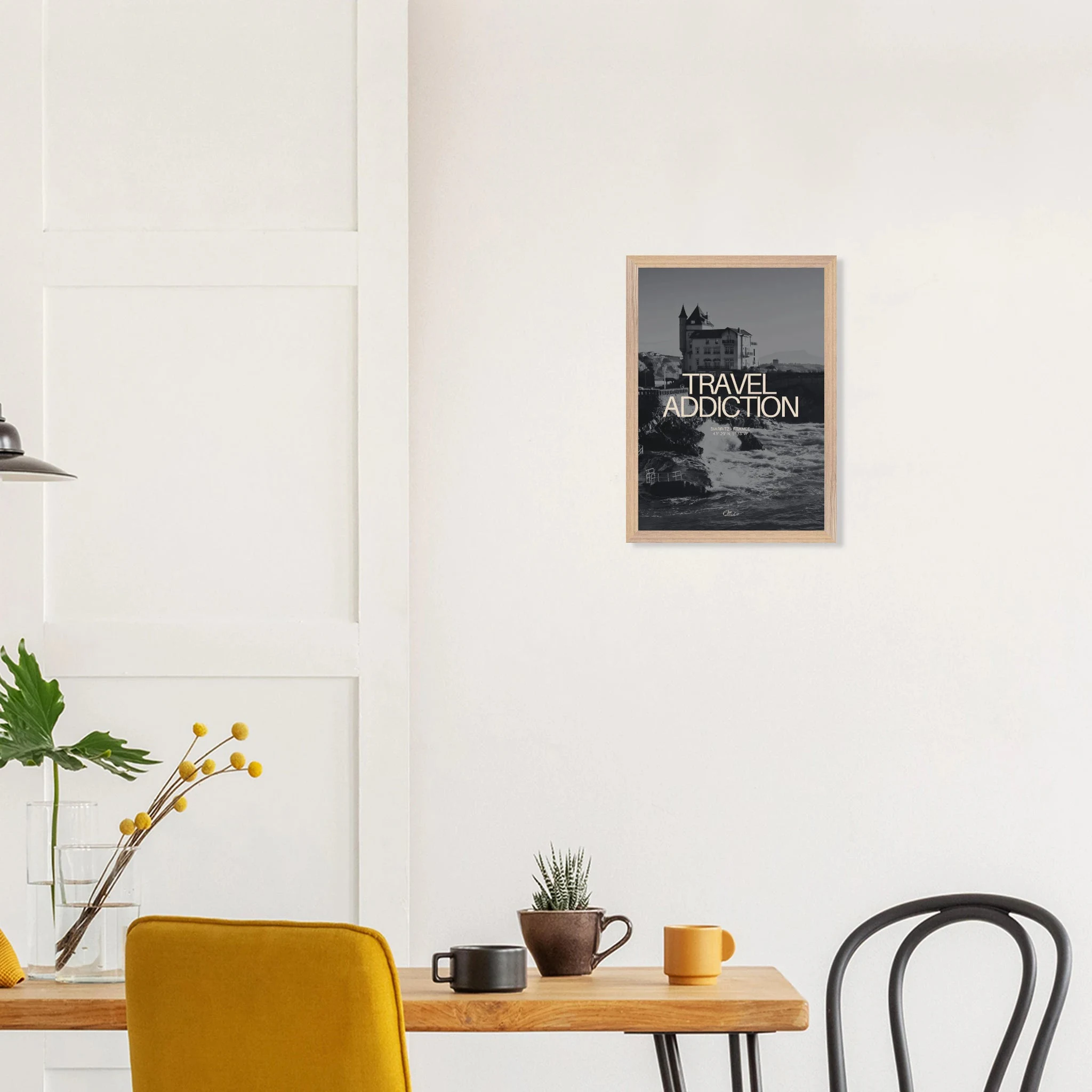 Biarritz, Frankreich – Mondäner Surfort am baskischen Atlantik, Wiege des europäischen Wellenreitens seit den 1950er-Jahren. Poster im Galerie-Holzrahmen.