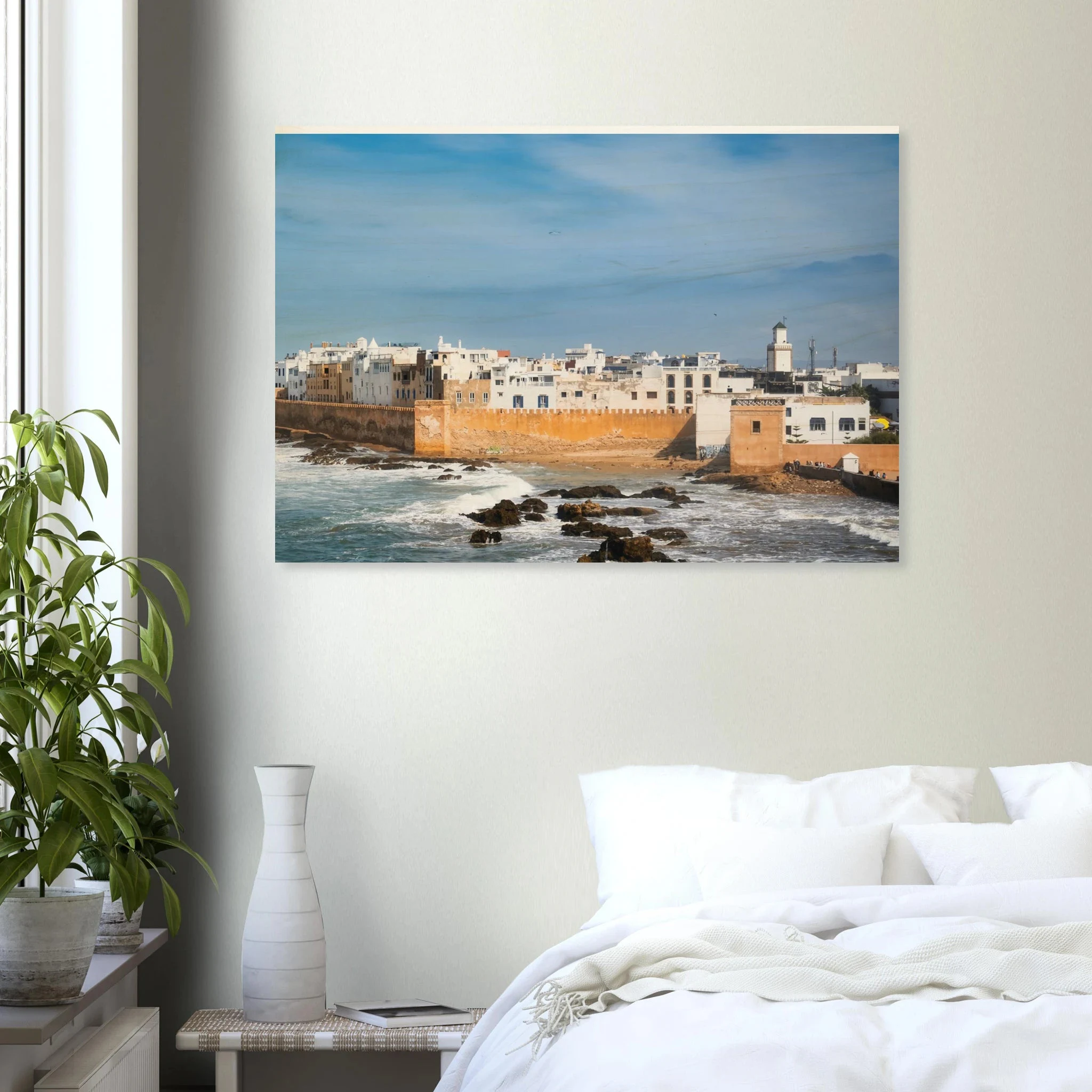 Essaouira, Marokko – Windumtoste Hafenstadt am Atlantik mit Medina-Kulisse und beständigen Wind- und Wellenbedingungen. Kunstdruck auf Holz.