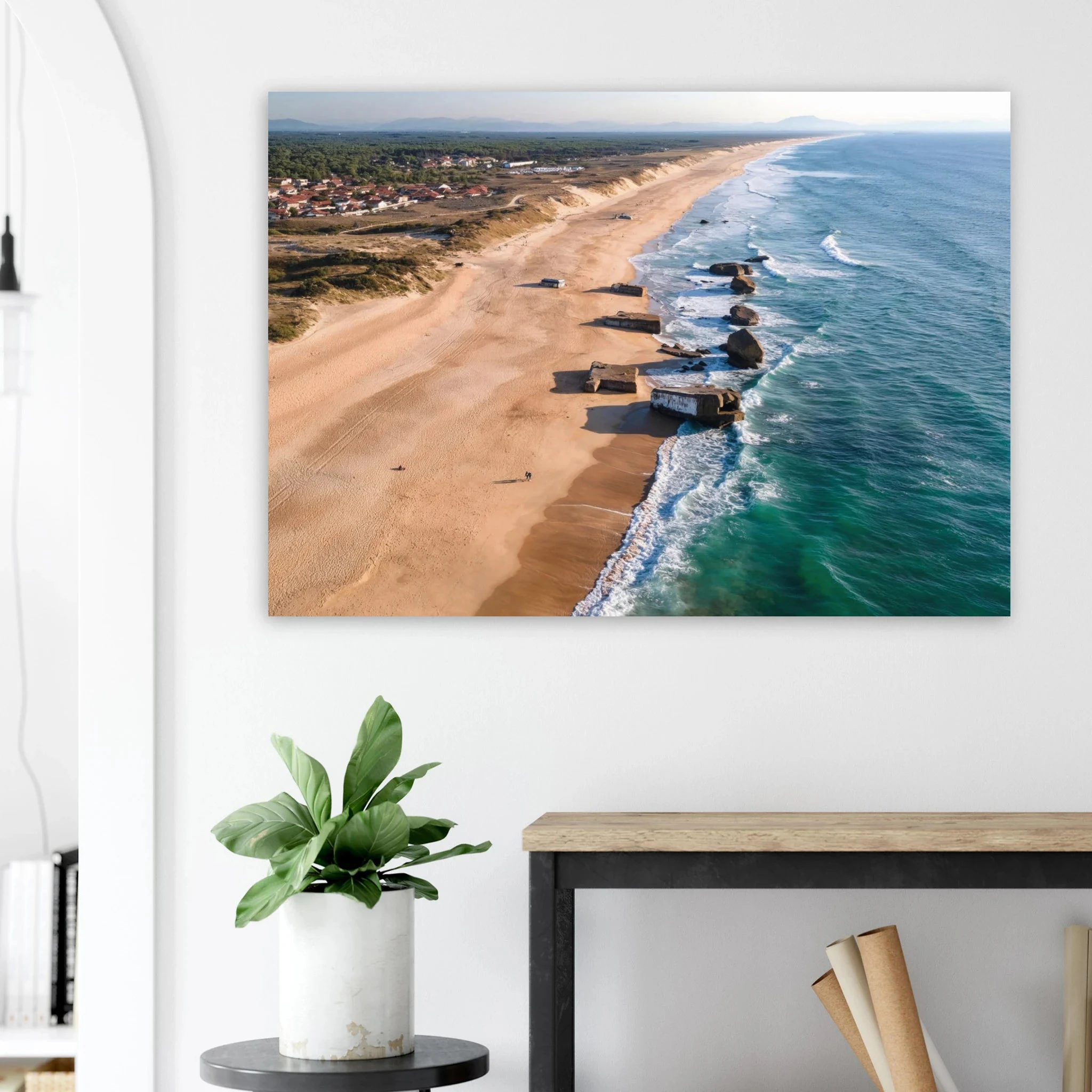 Capbreton, Frankreich – Hafenstadt an der französischen Atlantikküste mit Gouf-Canyon vor der Küste und kräftigen Beachbreaks. Poster.
