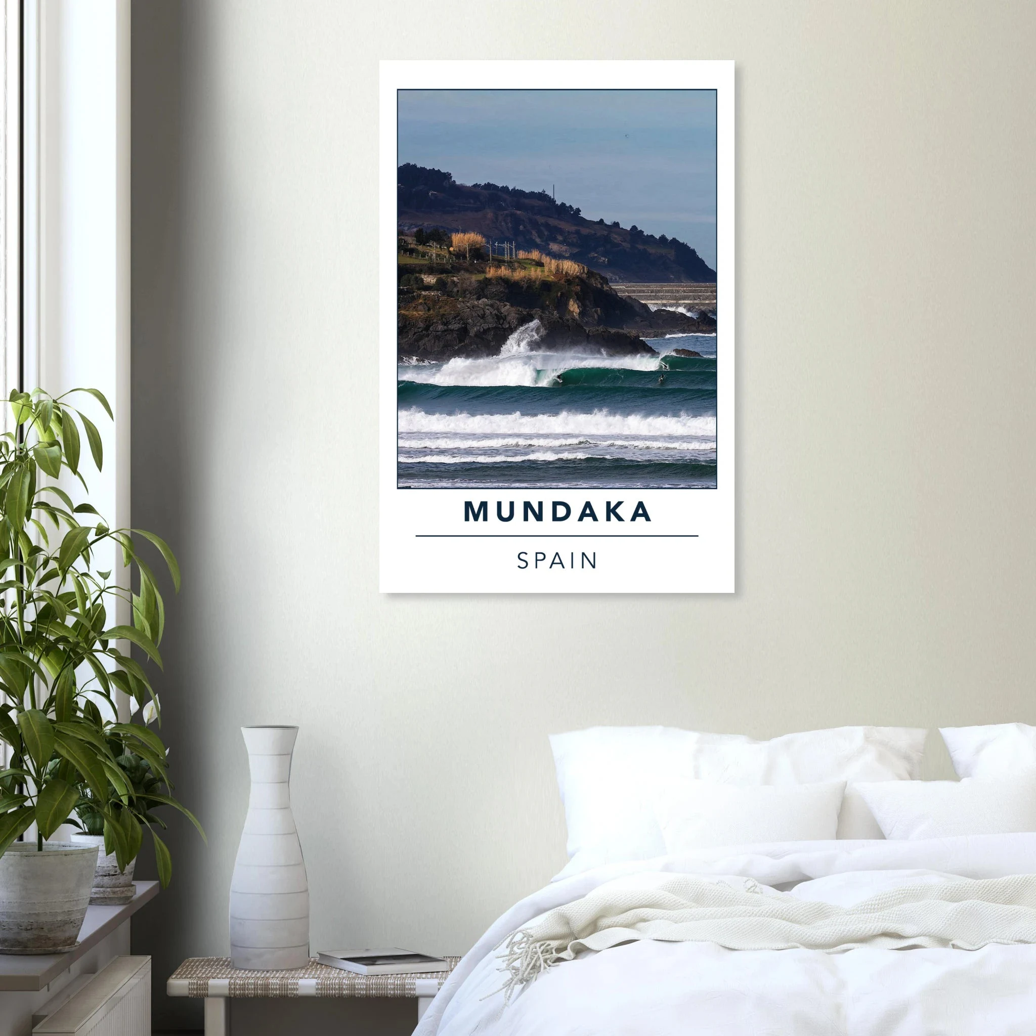 Mundaka, Spanien – Linke Flussmündungswelle im Baskenland, eine der längsten Barrels Europas. Poster.
