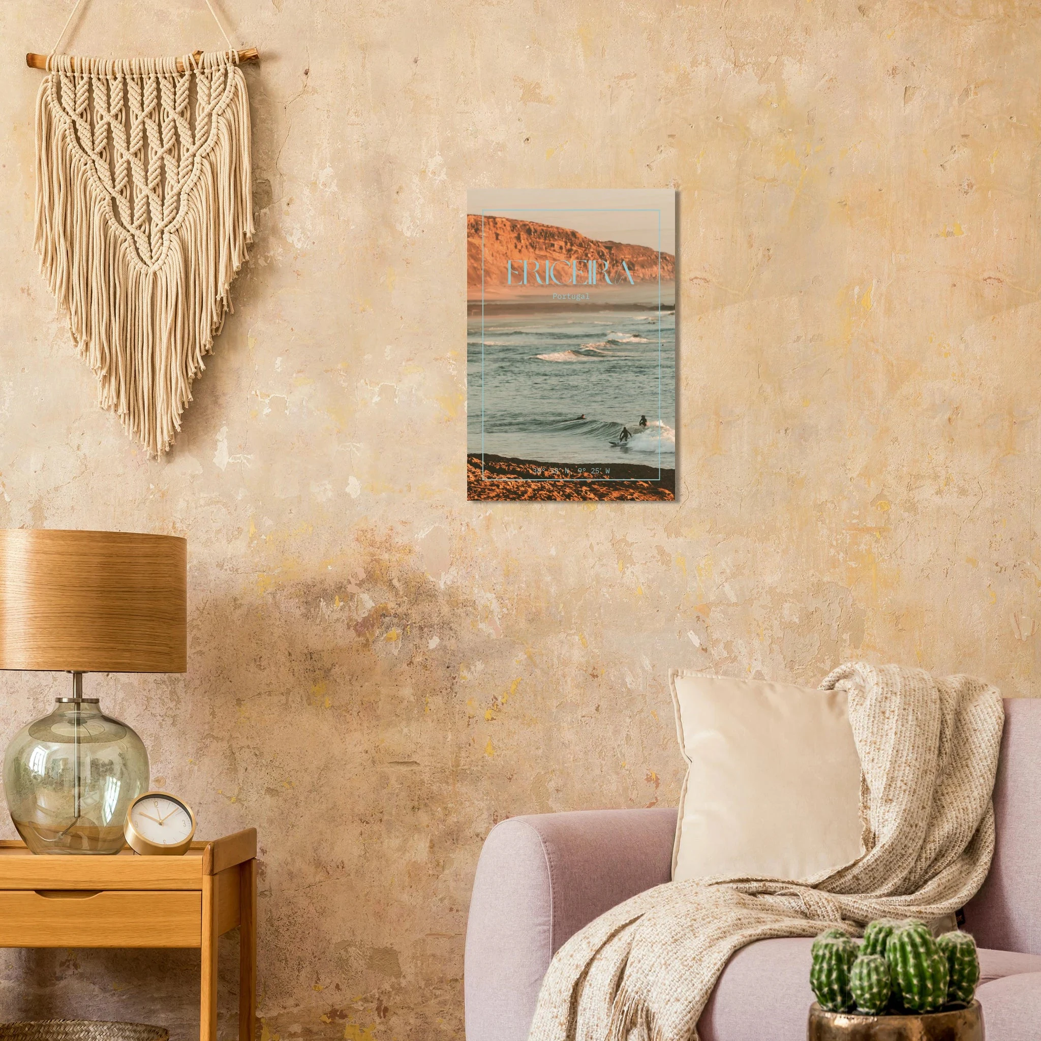 Ericeira, Portugal – World Surfing Reserve nördlich von Lissabon mit Reefbreaks wie Coxos und Ribeira d'Ilhas. Kunstdruck auf Holz.