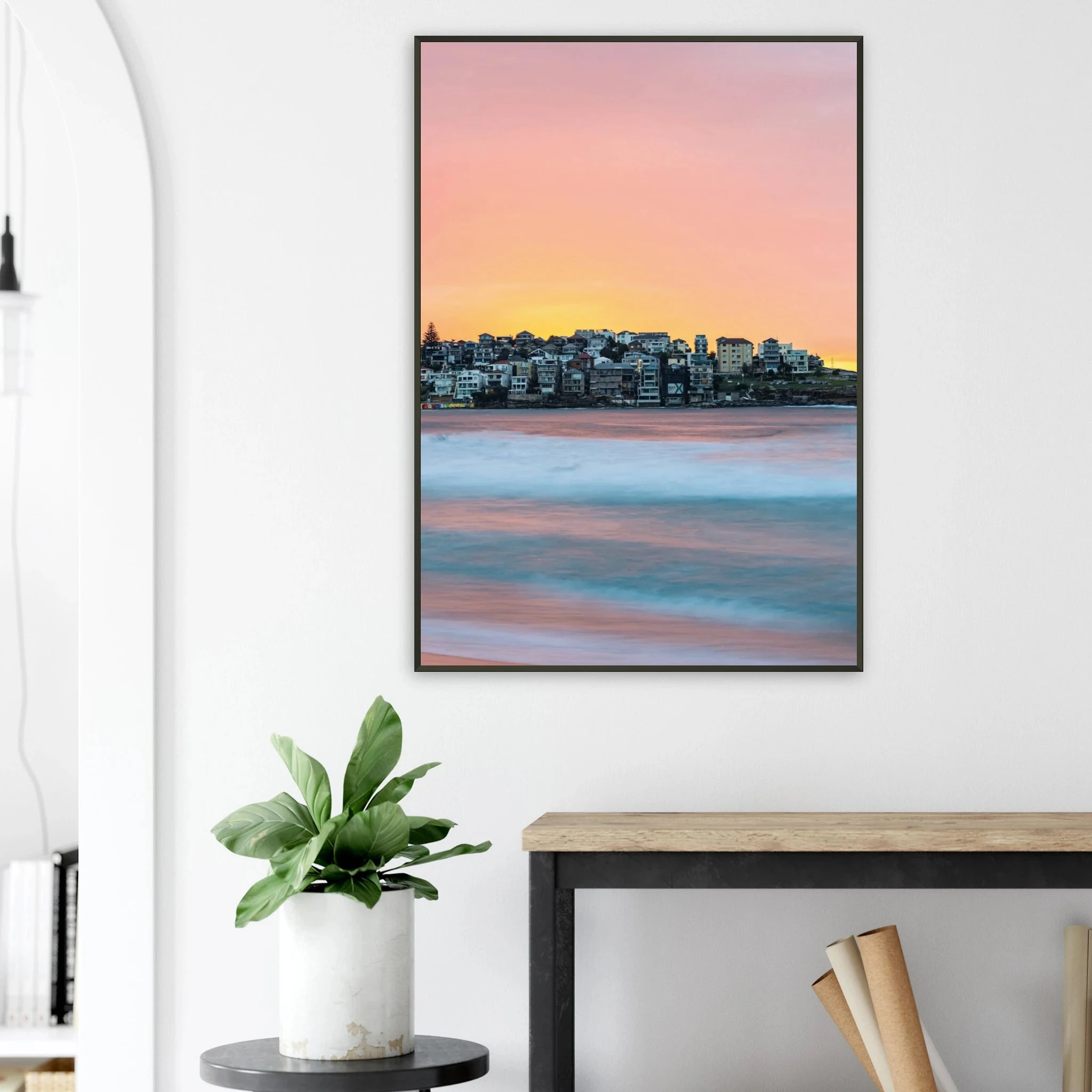 Bondi Beach, Australien – Ikonischer Stadtstrand im Osten Sydneys mit klassischem Beachbreak und Surfkultur-Geschichte. Poster im Metallrahmen.